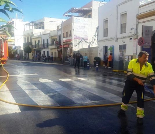 Se reabre al tráfico la calle Corredera tras el derrame de aceite por una máquina municipal