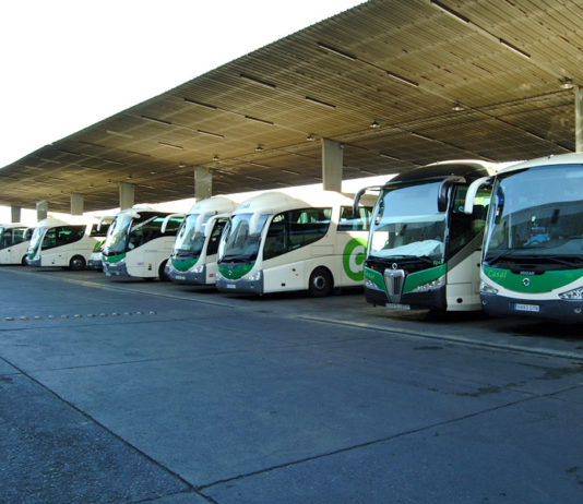 Una app gratuita que sitúa en tiempo real la posición del autobús de Casal