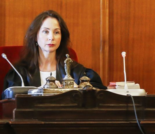 Un jurado popular presidido por Mercedes Alaya enjuiciará al acusado de matar a su inquilino con unas tijeras
