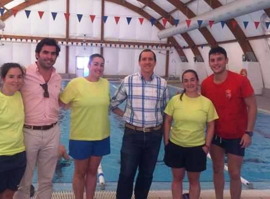 Punto y seguido en la piscina municipal