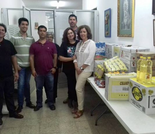 Amigos de El Viso destina el euro solidario de las revistas de la Santa Cruz a Cáritas