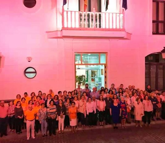 El Ayuntamiento se ilumina de rosa para conmemorar el Día contra el cáncer de mama