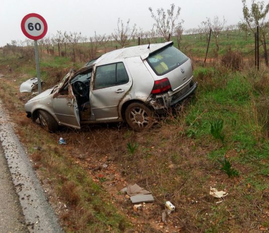 Dos heridos en un accidente de tráfico en la carretera Carmona- El Viso