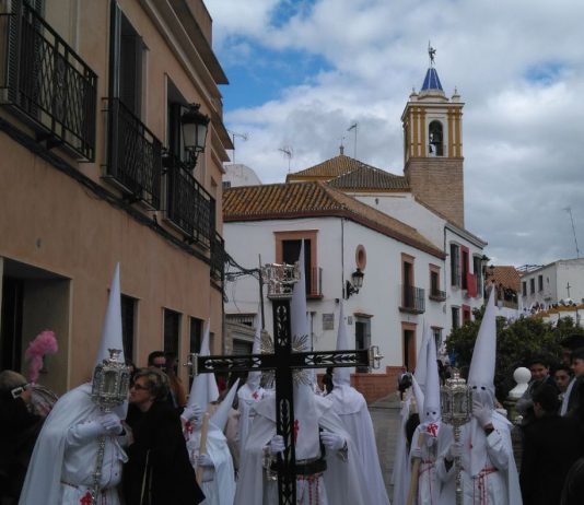 Los primeros nazarenos ya recorren las calles de El Viso