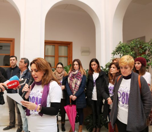 La huelga feminista se hace notar en el Ayuntamiento de El Viso