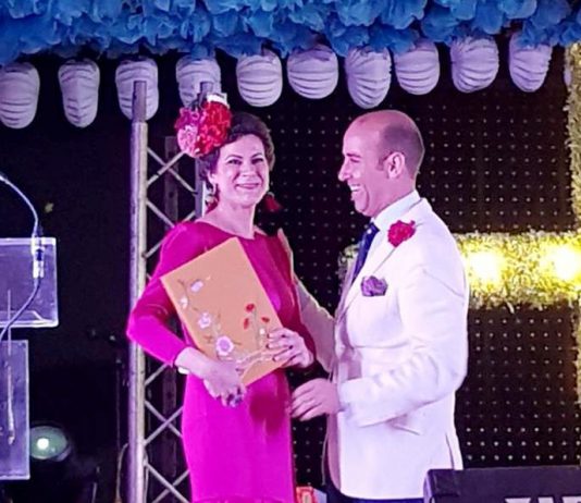 Irene Hidalgo escenifica con su pregón las Fiestas de la Santa Cruz