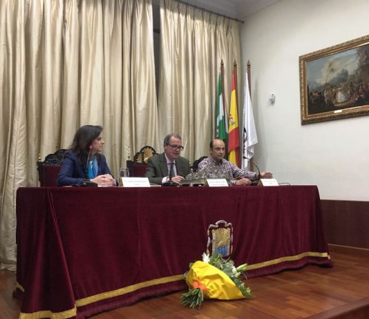 Almudena Tarancón presenta su libro ‘Camino de piedra azul’ en el centro cultural