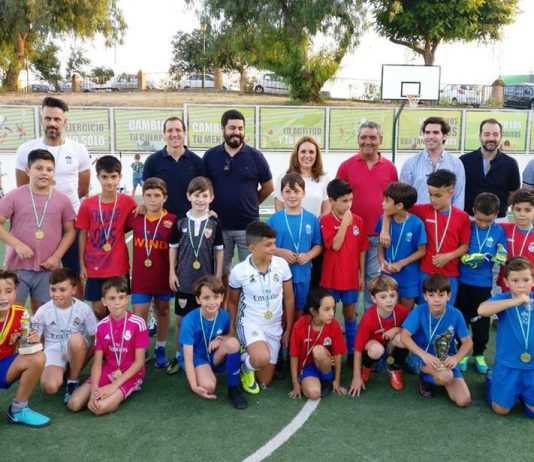 El Ayuntamiento procede a la inauguración de la nueva pista deportiva de El Calvario