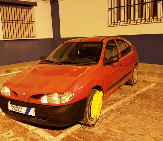 La Policía Local detiene a un joven por requisitoria judicial y le interviene su coche, que carecía de ITV y seguro