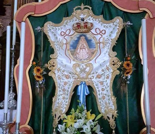 Vuelve al culto el Simpecado de la hermandad de El Rocío de El Viso