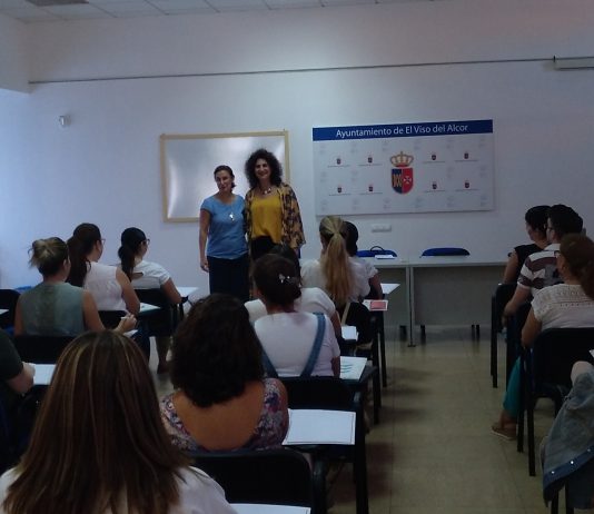 Un total de 27 personas cursarán «Atención al cliente» en el centro María Zambrano