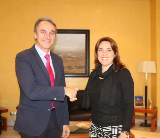 El Ayuntamiento firma el contrato con Sice para renovar el alumbrado público