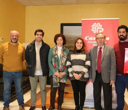 Cáritas y el Ayuntamiento firman un convenio para colocar ocho contenedores de ropa usada en El Viso