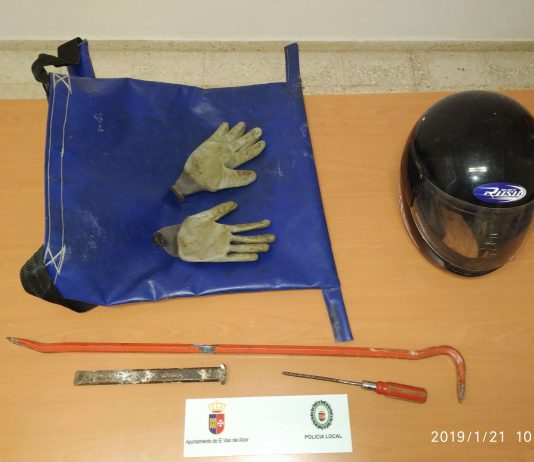 La policía detiene a un hombre mientras robaba en un quiosco de la Barriada del Huerto Queri