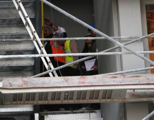 Muere un obrero de El Viso del Alcor tras caer cuando instalaba unas escaleras de emergencia
