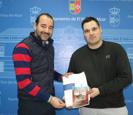 Urbanismo entrega a la Asociación de hosteleros la primera ordenanza de veladores de El Viso