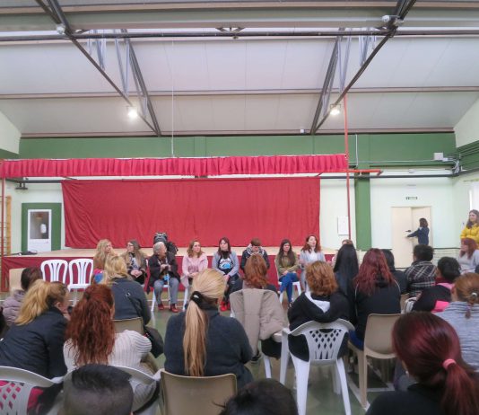 Burgos visita la cárcel de mujeres de Alcalá de Guadaíra