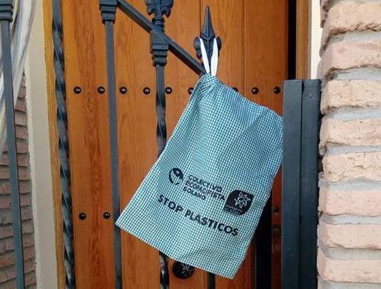 Solano regala una talega a todos sus socios para reducir el uso de plásticos desechables