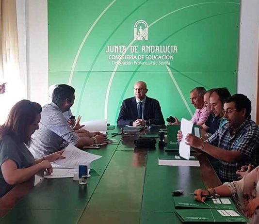 Firmado un convenio para el uso de los centros educativos fuera del horario lectivo en verano