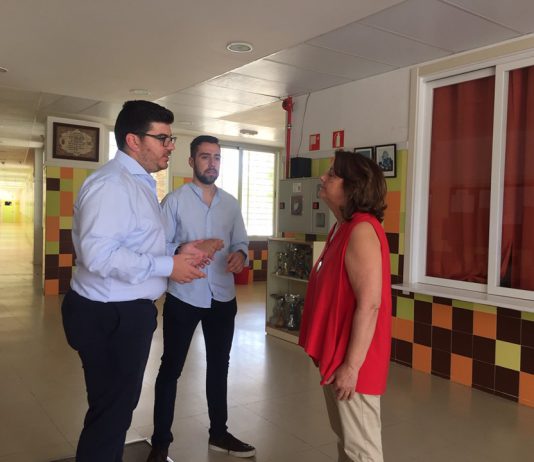 El alcalde y el delegado de Educación estudian posibles mejoras para el próximo curso escolar