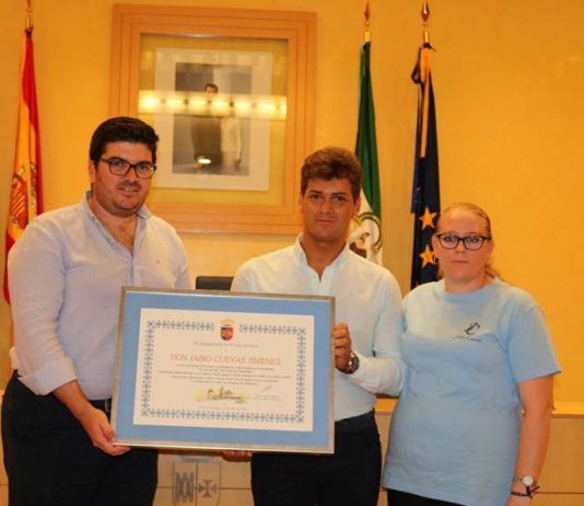 Reconocimiento institucional a Jairo Cuevas por llevar el nombre de El Viso por toda España