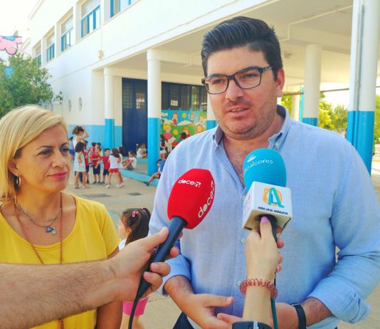 Santos visita la escuela de verano