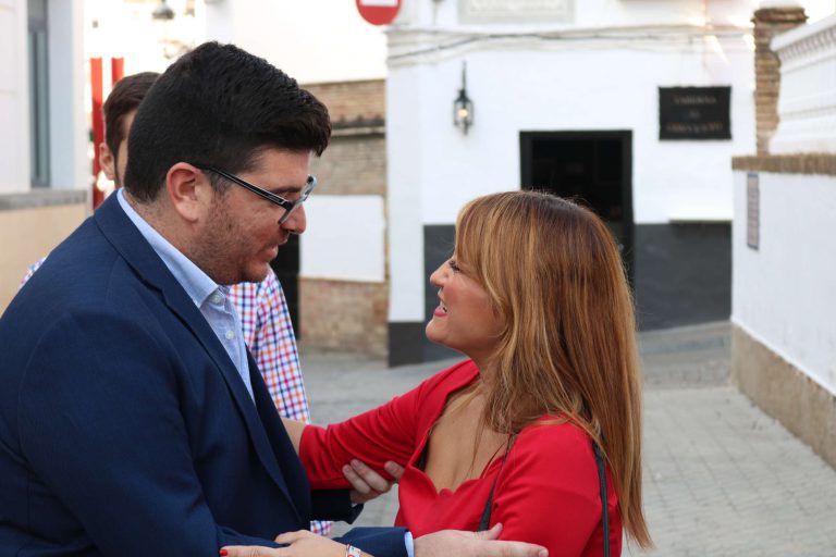 La secretaria general del PSOE de Sevilla visita El Viso para conocer de cerca sus necesidades