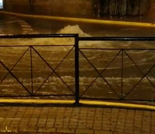 La Policía Local recibe más de veinte llamadas a causa de la fuerte tromba de agua