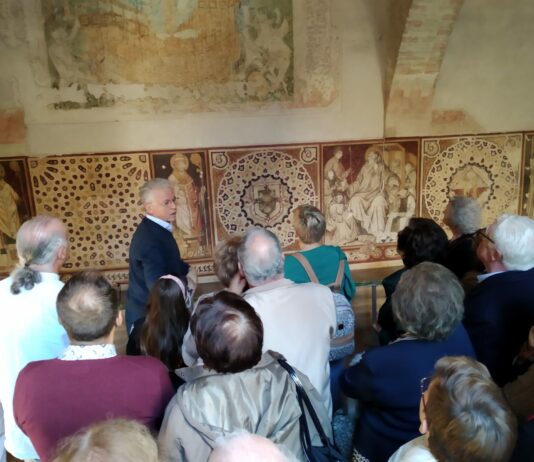Juan Luis Ravé guió con éxito la visita al monasterio de San Isidoro del Campo
