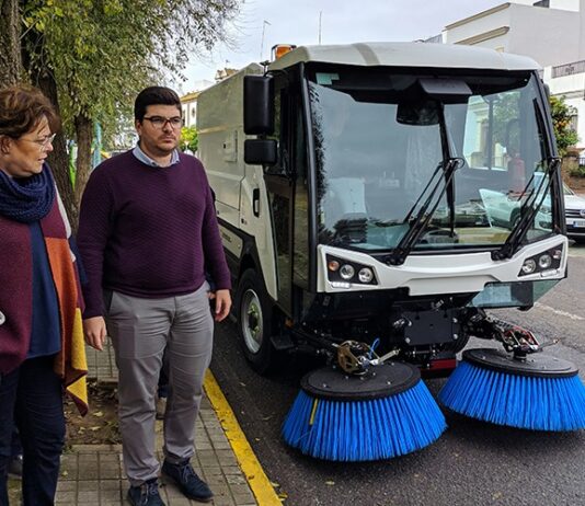 El Ayuntamiento ya cuenta con la nueva máquina barredora