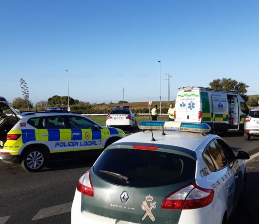 Herido un motorista en un accidente en la rotonda de acceso a la carretera de Brenes