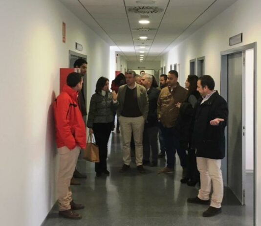 El área de Gestión Sanitaria Sur de Sevilla visita el CARE para su dotación