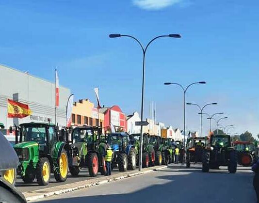 El Ayuntamiento se suma a las reivindicaciones de los agricultores y ganadores visueños