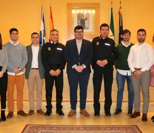 Un nuevo agente se suma a la Policía Local y otros cinco llegan a la Academia