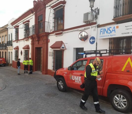 La UME procede a desinfectar la residencia de mayores de El Viso