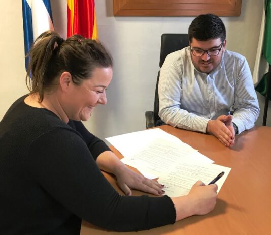Ayuntamiento y Nueva Era firman un convenio de formación para usuarios de Servicios Sociales