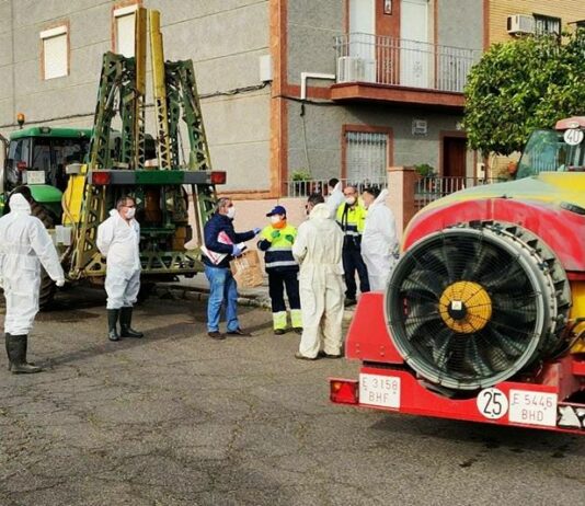Los agricultores donan el dinero del gasoil utilizado en la desinfección de calles a la campaña de alimentos