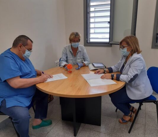 Ayuntamiento y centro de salud firman el Plan de Intervención Local frente a las altas temperaturas