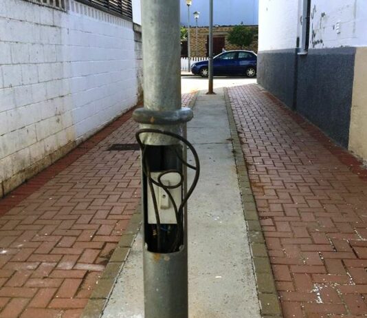 Pillado por la Policía mientras robaba cables de farolas