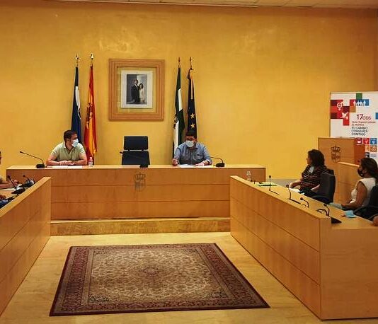 Reunión antes del inicio del curso escolar entre el alcalde y los directores de los centros educativos