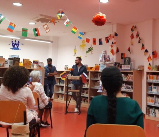 Presentada la sección intercultural en la biblioteca municipal