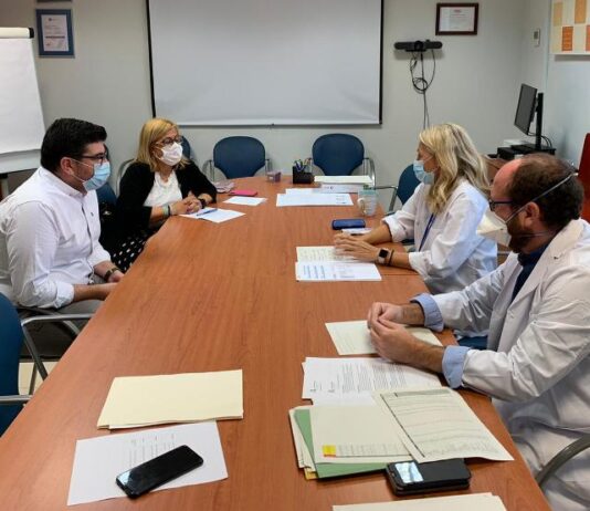Reunión con el Distrito Sanitario para pedir que se mejore y se refuerce el servicio en el centro de salud y en el CARE