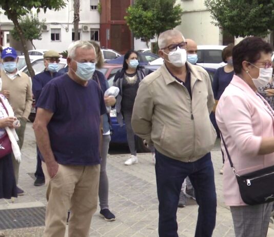 Concentración ante las puertas del centro de salud para pedir “un mejor servicio”