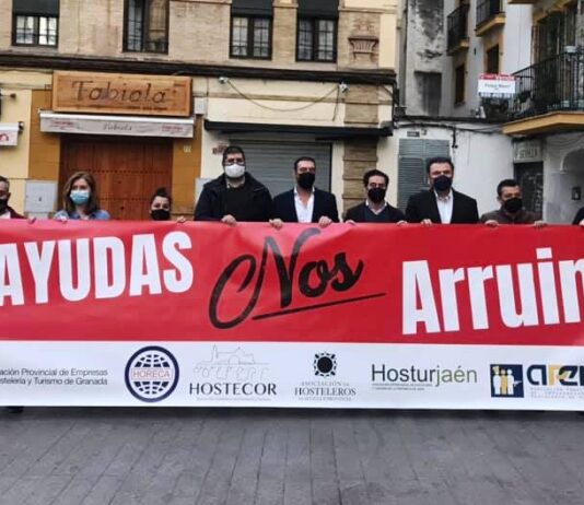 La Asociación de Hosteleros Visueños, presente en la concentración de este martes en Sevilla