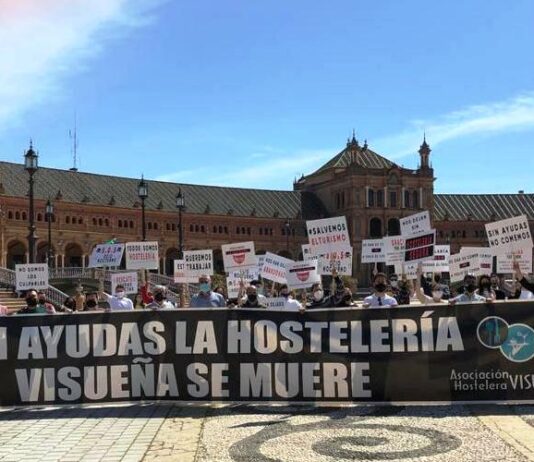 La hostelería visueña se suma a una nueva protesta masiva por las calles de Sevilla