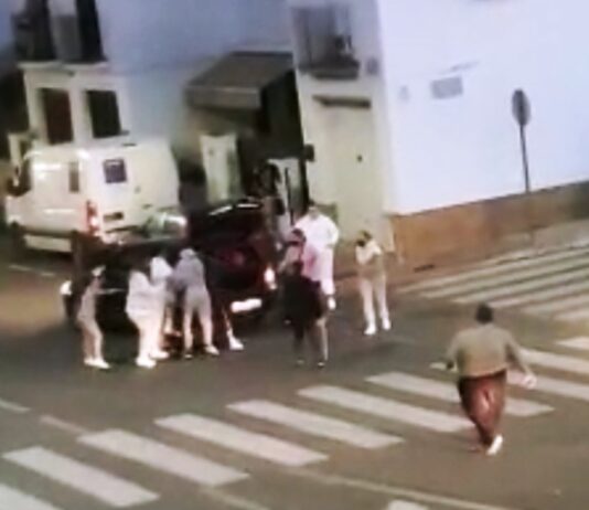 La Policía disuelve una multitudinaria pelea en calle Huerto Ponce