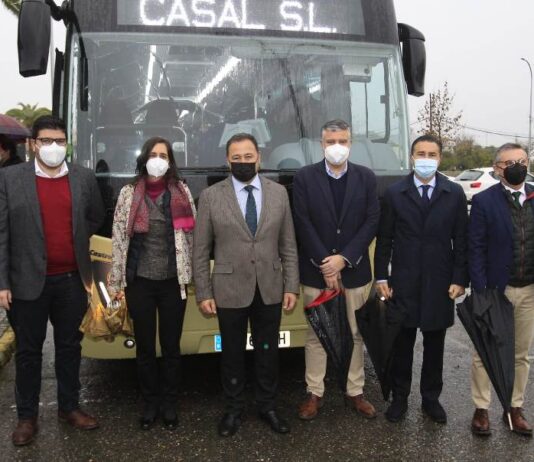 Presentado el nuevo autobús de la línea que conecta El Viso con Sevilla