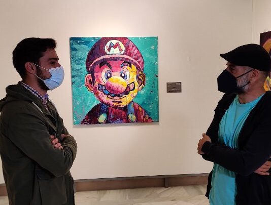 Chus Galiano expone en El Viso ‘Bigotes’, un colección de 24 retratos