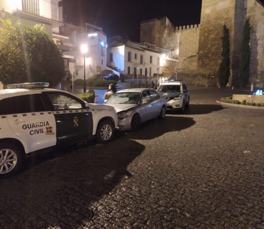 La Guardia Civil detiene en Carmona a un varón que huía desde El Viso en su coche reteniendo a una mujer