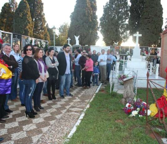 IU y Solano piden al alcalde que solicite la subvención para la cata y exhumación de la fosa común del cementerio